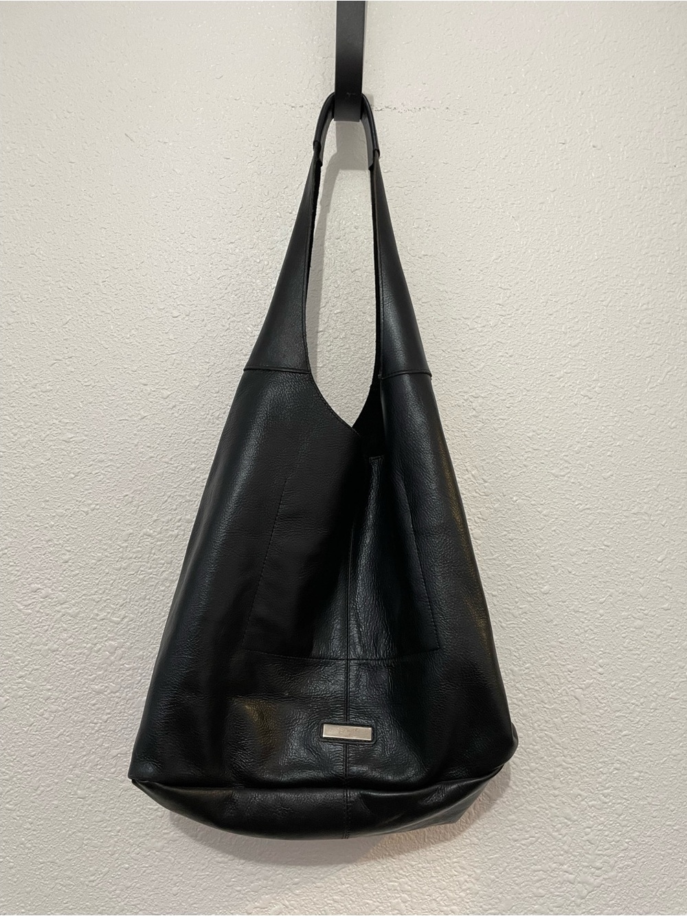 Sharif Legacy slouchy hobo Shoulder bag in black pearlescent leather - Picture 4 of 8